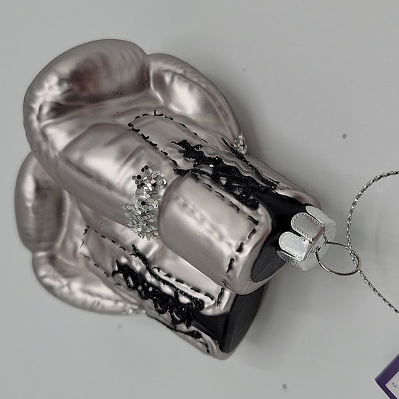 New 2 Blown Glass Laila Ali Silver W/ Glitter Boxing Glove Ornament 3" - Picture 5 of 10